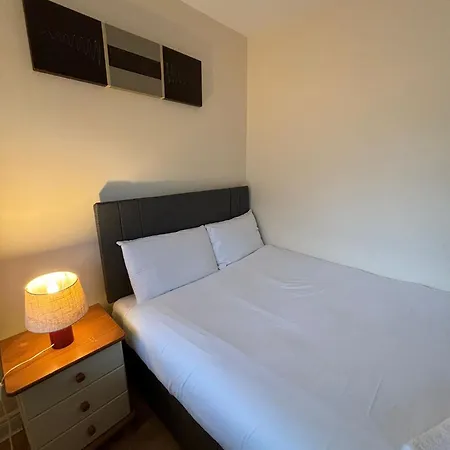 Five Bedroom Apartment *