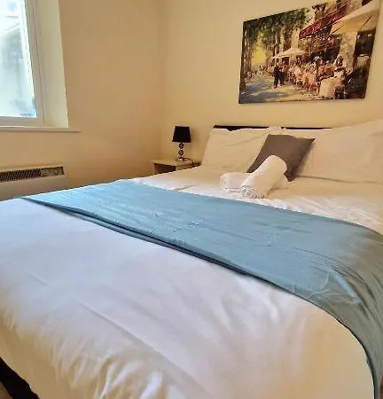 Five Bedroom Apartment