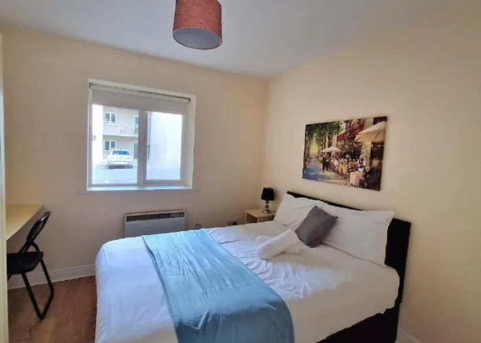 Five Bedroom 公寓 阿斯隆